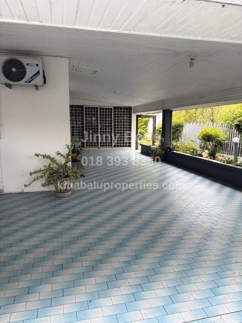 Taman Golf Garden Corner Semi-Detached House
