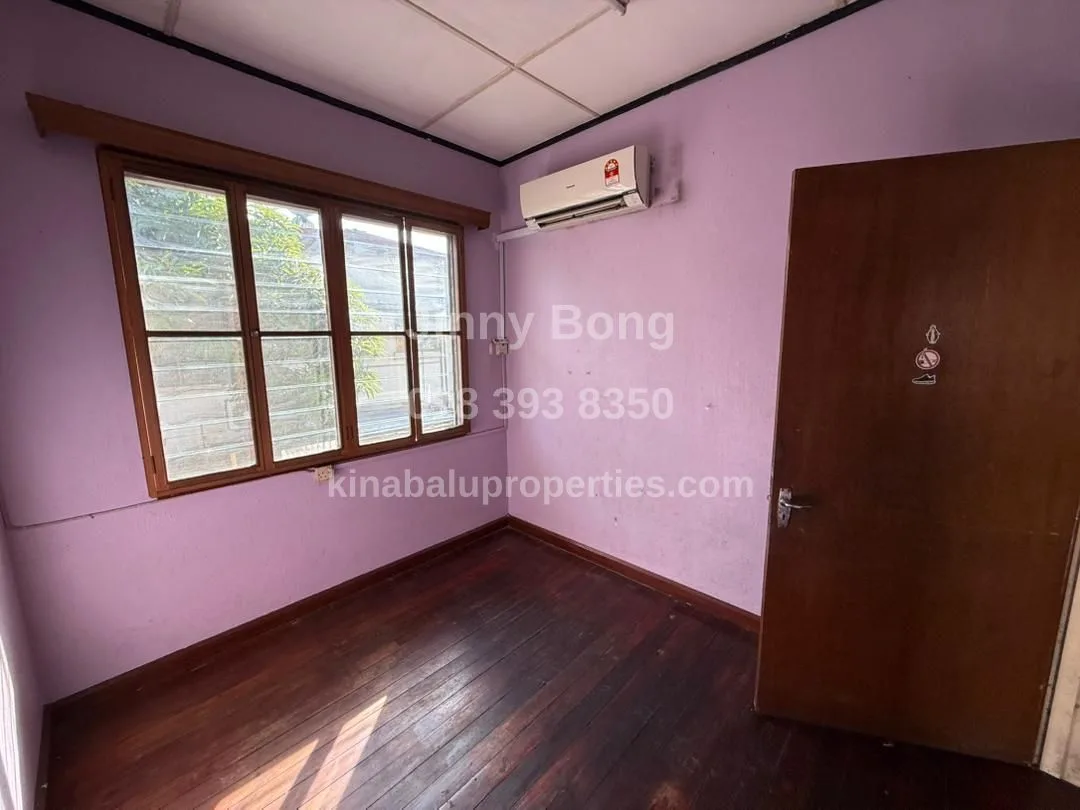 First-floor bedroom 2