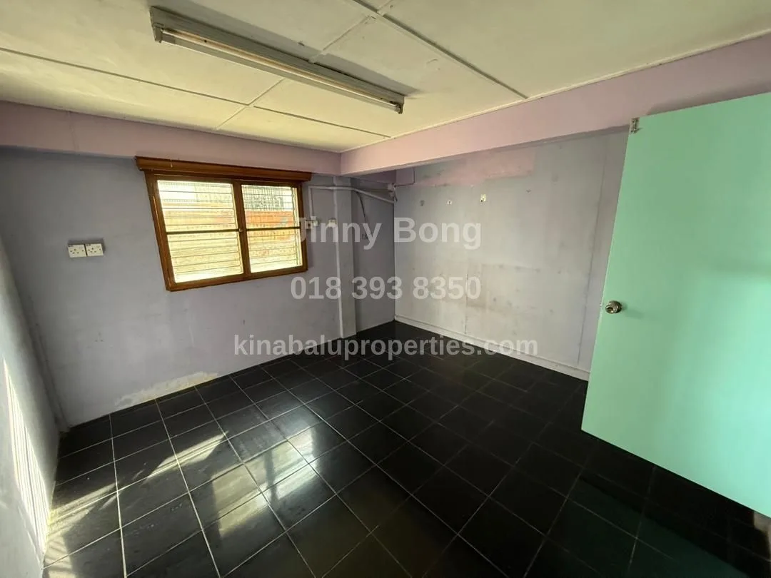 Ground-floor bedroom 1