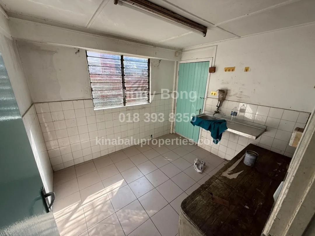 Ground-floor kitchen