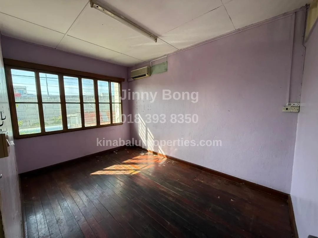 First-floor bedroom 1