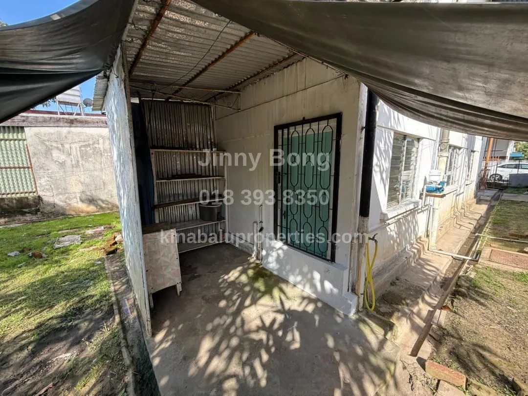 Ground-floor rear entrance